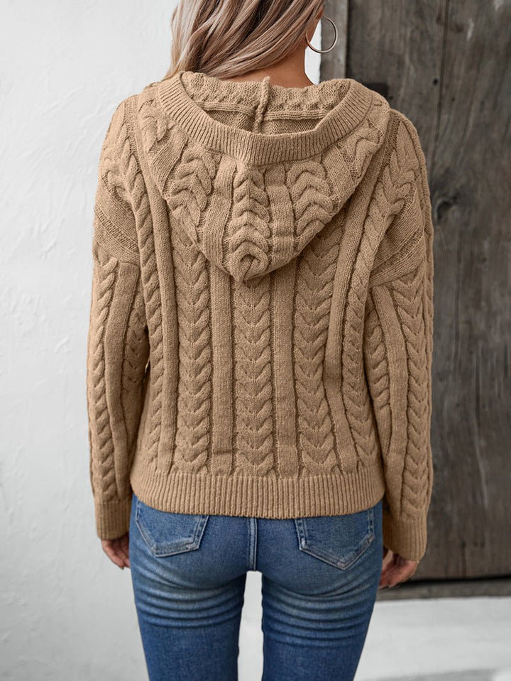 Cable Knit Sweater with Buttoned Collar – Cozy and Stylish Pullover